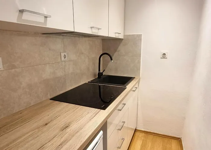 Lighthouse Center Задар